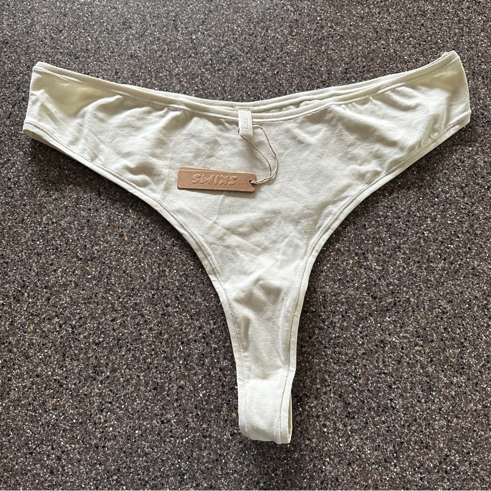 SKIMS 4X NWT Thong